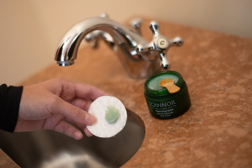 Co je čisticí balzám? Jak můžete pleti pomoci už pouhým odličováním?