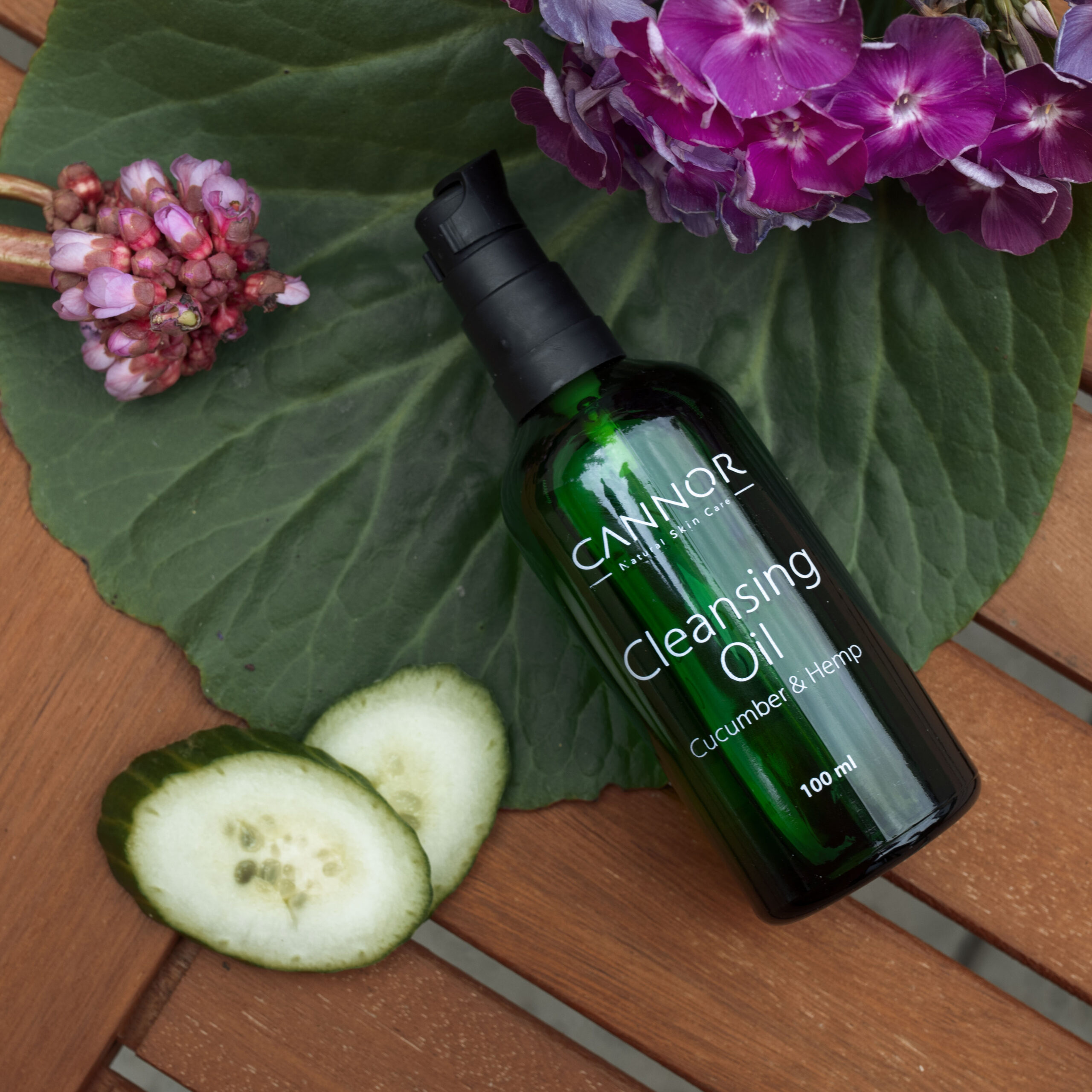 Hydrofilní odličovací olej s CBD, Cannor. 100% přírodní péče. Čisticí péče. Okurkový olej. Cannor Praha Hydrofilní odličovací olej s CBD, Cannor. 100% přírodní péče. Čisticí péče. Okurkový olej. Cannor Praha