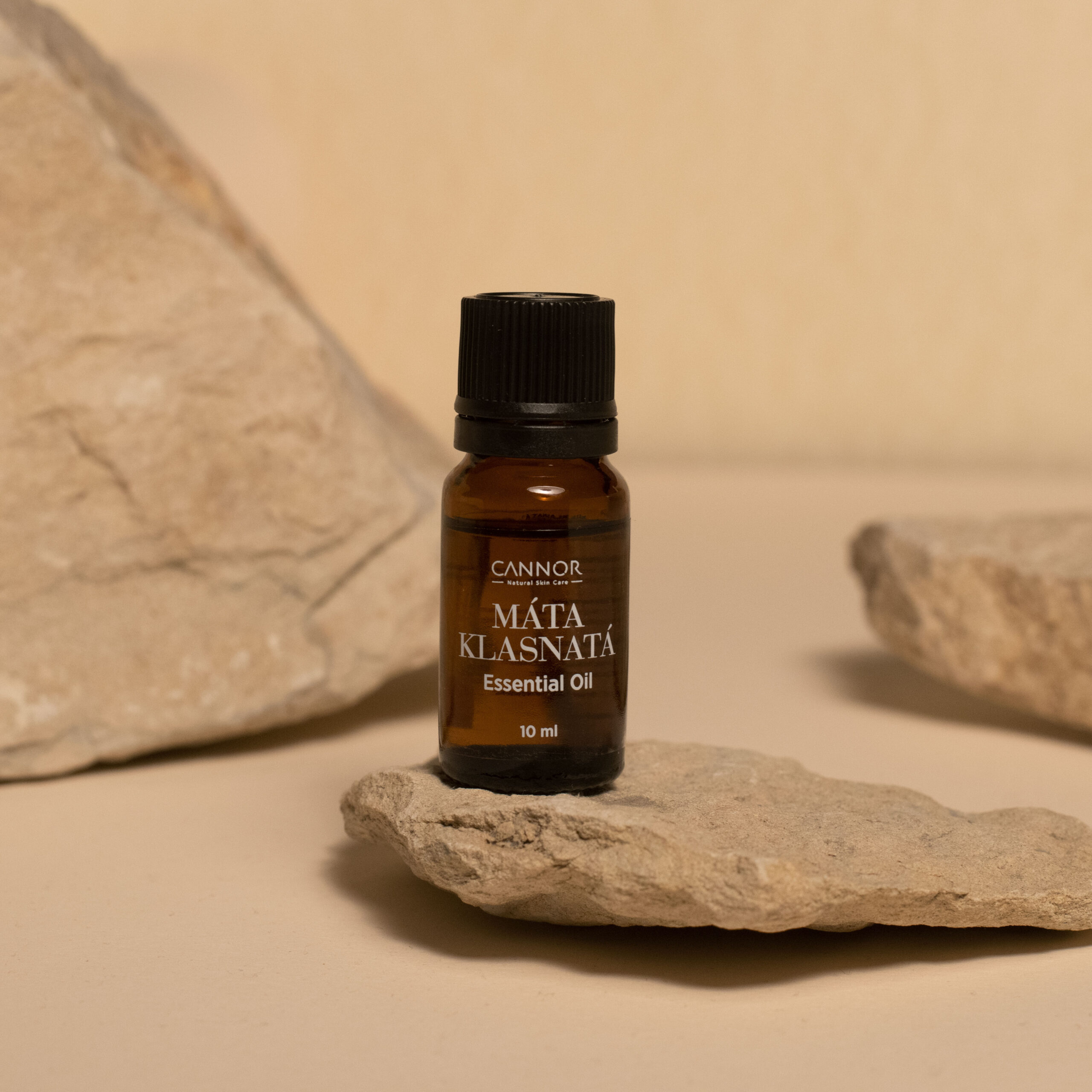 Esenciální olej Máta klasnatá, éterický olej, máta, aromaterapie Cannor Esenciální olej Máta klasnatá, éterický olej, máta, aromaterapie Cannor